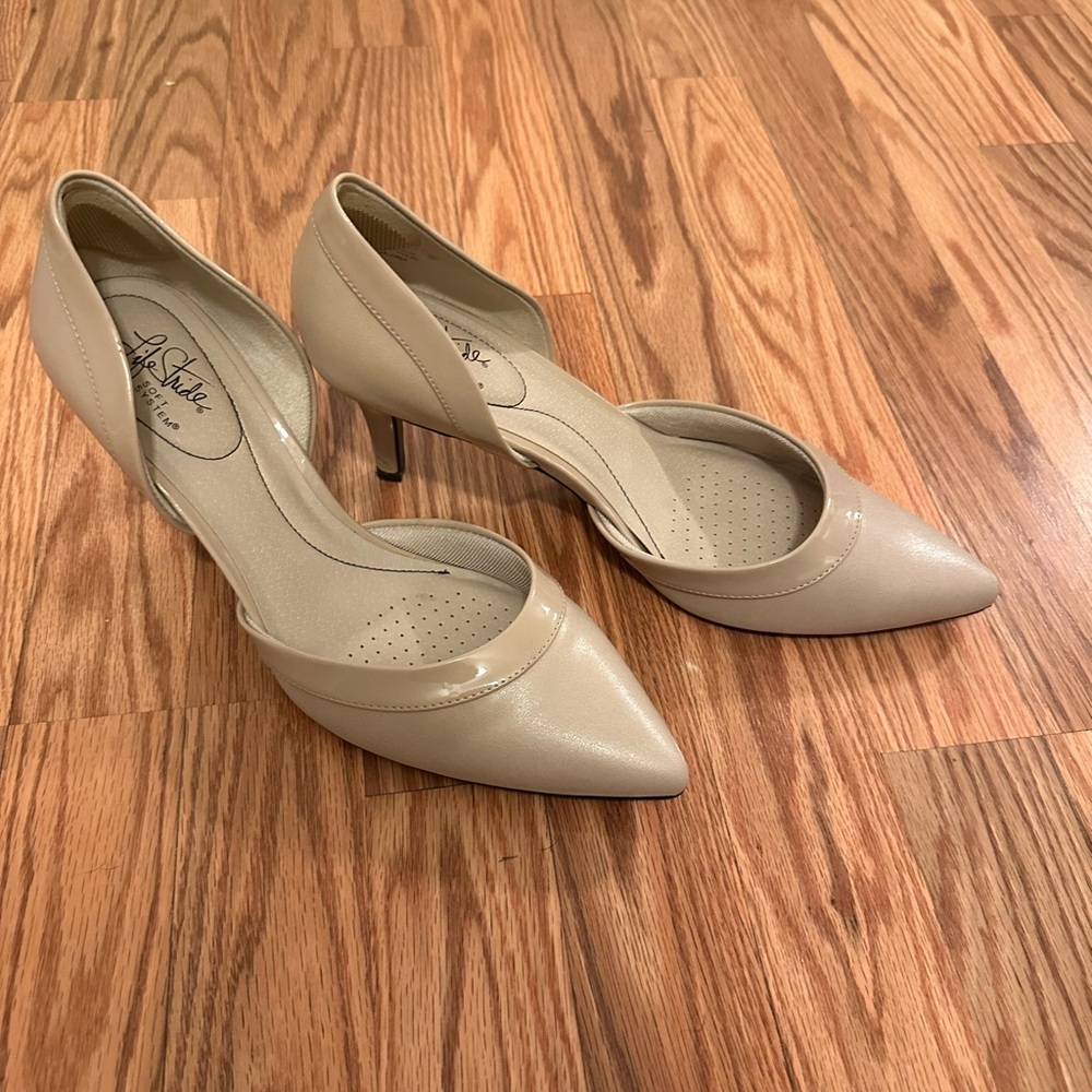 Life stride taupe heels